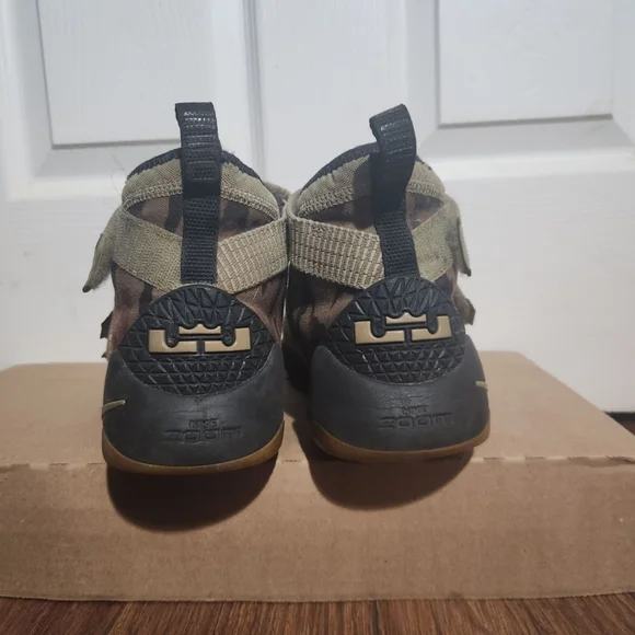 Nike Zoom LeBron Soldier 11 - Picture 2 of 5